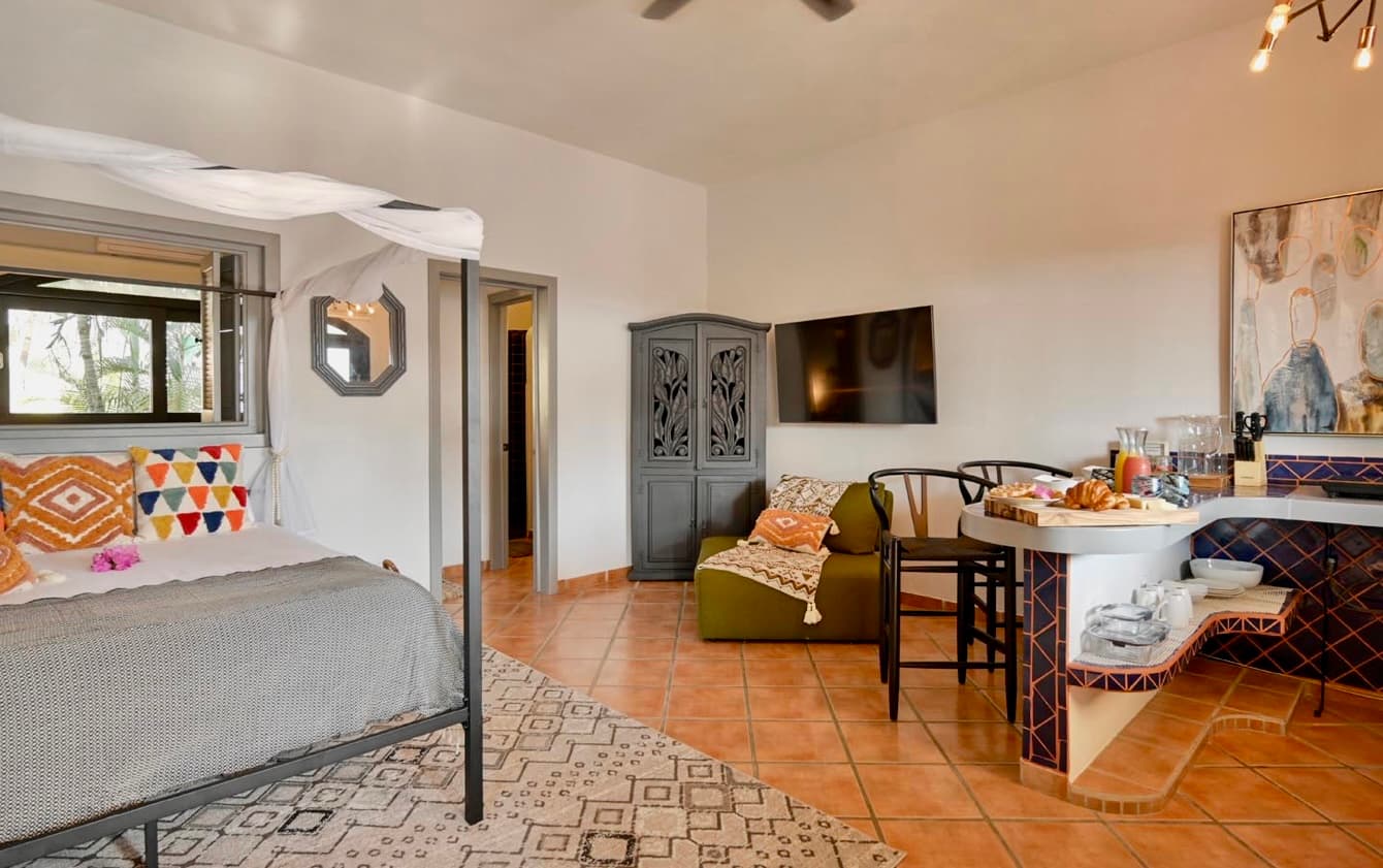 Bucerias Wellness Retreat — villa and grounds